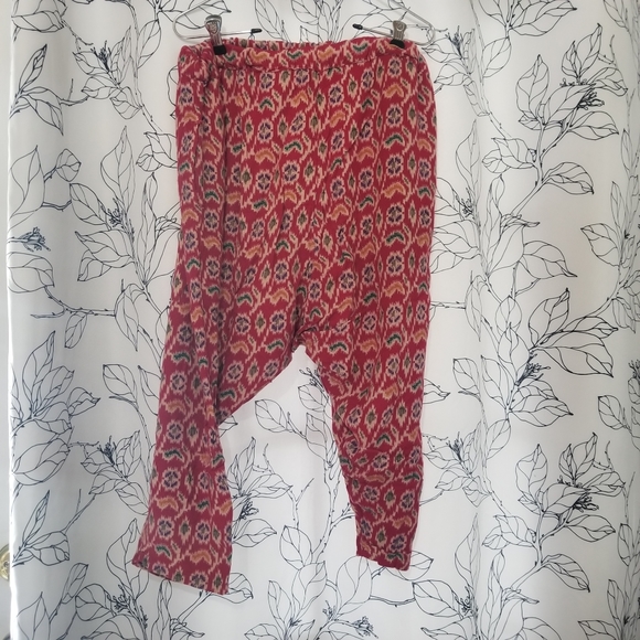Urban Outfitters Ikat Red Colorful Boho Floral Patterned Capri Soft Lounge Pants - Picture 5 of 12
